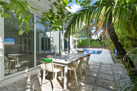 House in Key Biscayne, Florida 5 bedrooms, 366.59 sq.m. № 1954589 - photo 22