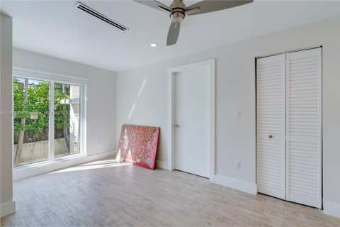 House in Key Biscayne, Florida 5 bedrooms, 366.59 sq.m. № 1954589 - photo 13