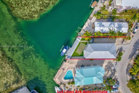 House in Tavernier, Florida 3 bedrooms, 245.08 sq.m. № 1889787 - photo 5