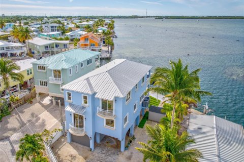 House in Tavernier, Florida 3 bedrooms, 245.08 sq.m. № 1889787 - photo 1