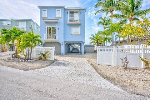 House in Tavernier, Florida 3 bedrooms, 245.08 sq.m. № 1889787 - photo 12