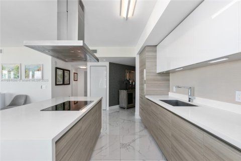 Copropriété à vendre à Sunny Isles Beach, Floride: 3 chambres, 175.77 m2 № 1944825 - photo 12