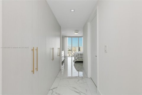 Copropriété à vendre à Sunny Isles Beach, Floride: 3 chambres, 175.77 m2 № 1944825 - photo 25