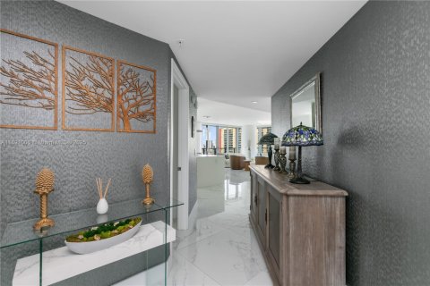 Copropriété à vendre à Sunny Isles Beach, Floride: 3 chambres, 175.77 m2 № 1944825 - photo 21