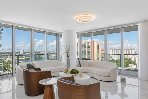 Copropriété à vendre à Sunny Isles Beach, Floride: 3 chambres, 175.77 m2 № 1944825 - photo 1