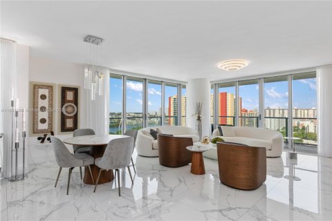 Copropriété à vendre à Sunny Isles Beach, Floride: 3 chambres, 175.77 m2 № 1944825 - photo 3