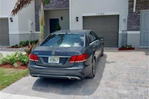 Adosado en venta en Homestead, Florida, 4 dormitorios, 169.64 m2 № 1935542 - foto 2