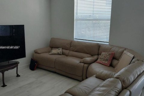 Adosado en venta en Homestead, Florida, 4 dormitorios, 169.64 m2 № 1935542 - foto 3