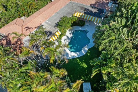 Купить виллу или дом в Майами-Шорс, Флорида 5 спален, 379.6м2, № 1965519 - фото 1