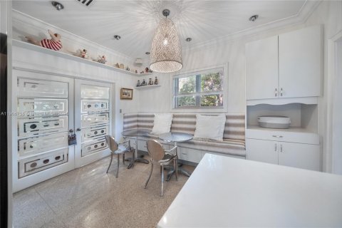 Купить виллу или дом в Майами-Шорс, Флорида 5 спален, 379.6м2, № 1965519 - фото 25