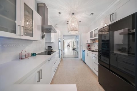 Купить виллу или дом в Майами-Шорс, Флорида 5 спален, 379.6м2, № 1965519 - фото 7