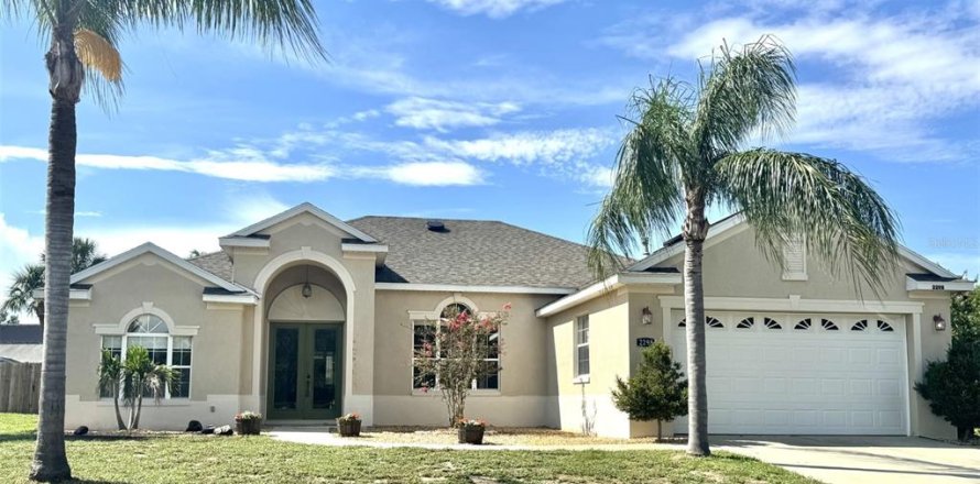 Villa ou maison à Leesburg, Floride 4 chambres, 233.65 m2 № 1827273