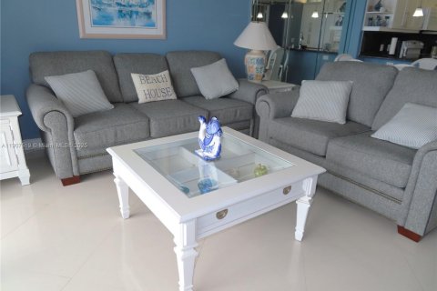 Снять в аренду кондоминиум в Майами-Бич, Флорида 1 спальня, 76.55м2, № 1963911 - фото 8