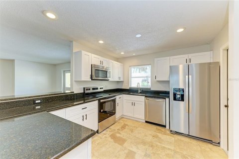 House in Sarasota, Florida 3 bedrooms, 135.54 sq.m. № 1750519 - photo 15