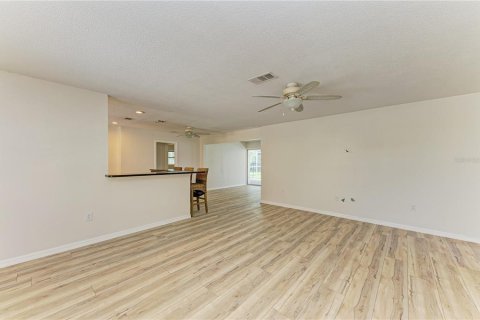 House in Sarasota, Florida 3 bedrooms, 135.54 sq.m. № 1750519 - photo 13