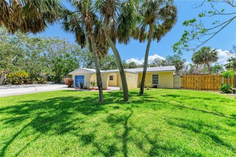 House in Sarasota, Florida 3 bedrooms, 135.54 sq.m. № 1750519 - photo 2