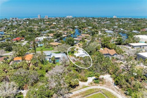 House in Sarasota, Florida 3 bedrooms, 135.54 sq.m. № 1750519 - photo 25