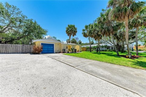 House in Sarasota, Florida 3 bedrooms, 135.54 sq.m. № 1750519 - photo 3