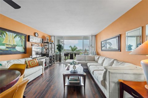 Condo in Palm Beach, Florida, 1 bedroom  № 1866869 - photo 5