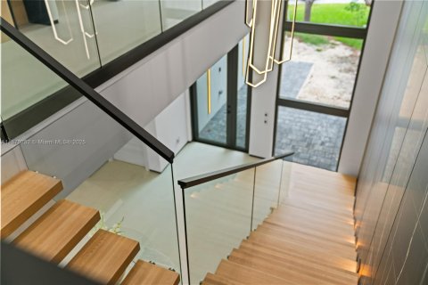 Купить виллу или дом в Уилтон-Мэнорс, Флорида 5 спален, 438.31м2, № 1927389 - фото 27