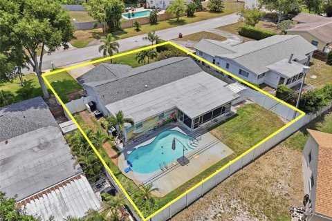 House in Largo, Florida 3 bedrooms, 132.29 sq.m. № 2213484