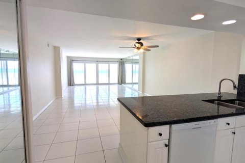 Condominio en alquiler en Pompano Beach, Florida, 2 dormitorios, 121.7 m2 № 2250431 - foto 10