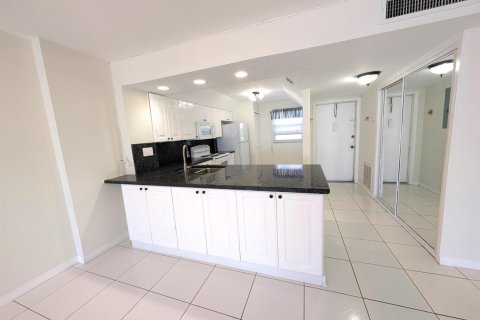 Condominio en alquiler en Pompano Beach, Florida, 2 dormitorios, 121.7 m2 № 2250431 - foto 11