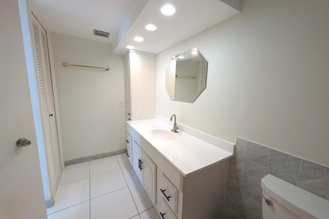Condominio en alquiler en Pompano Beach, Florida, 2 dormitorios, 121.7 m2 № 2250431 - foto 19