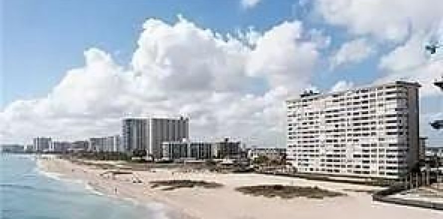 Condominio en Pompano Beach, Florida, 2 dormitorios  № 2250431