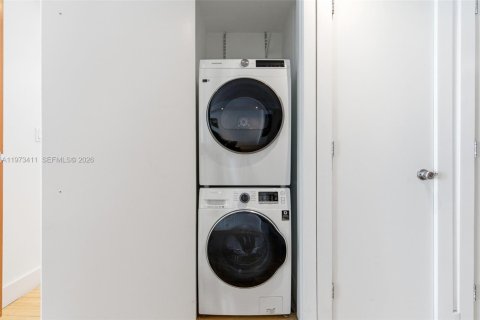 Condominio en venta en Miami Beach, Florida, 1 dormitorio, 77.11 m2 № 2033291 - foto 17