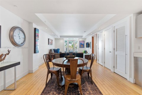 Condominio en venta en Miami Beach, Florida, 1 dormitorio, 77.11 m2 № 2033291 - foto 7