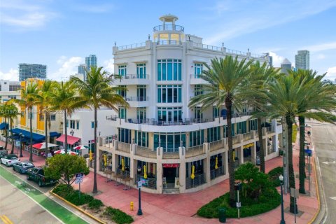 Condominio en Miami Beach, Florida, 1 dormitorio  № 2033291
