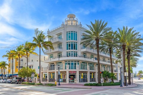 Condominio en venta en Miami Beach, Florida, 1 dormitorio, 77.11 m2 № 2033291 - foto 3