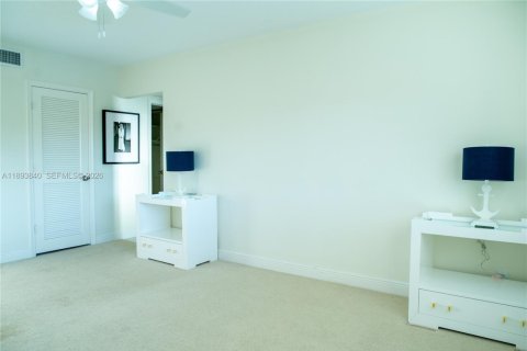 Condo in Jupiter, Florida, 2 bedrooms  № 2169837 - photo 18