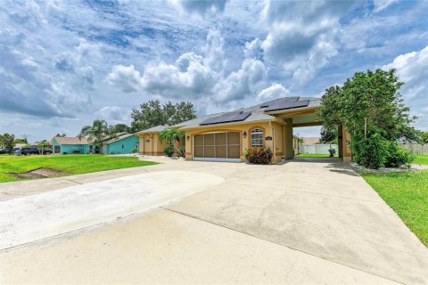 House in Port Charlotte, Florida 4 bedrooms, 266.54 sq.m. № 1807297 - photo 3