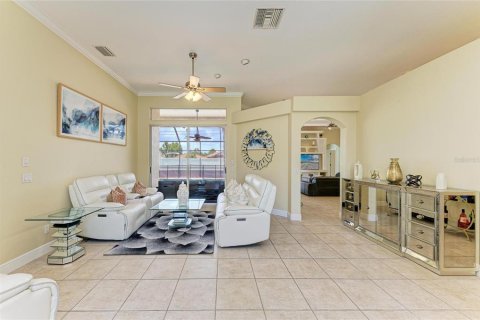 House in Port Charlotte, Florida 4 bedrooms, 266.54 sq.m. № 1807297 - photo 9