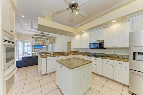 House in Port Charlotte, Florida 4 bedrooms, 266.54 sq.m. № 1807297 - photo 22