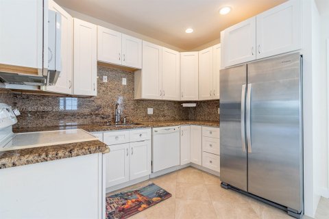 Villa ou maison à louer à Boca Raton, Floride: 3 chambres, 174.75 m2 № 2010986 - photo 7