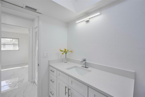 House in Indian lake estates, Florida 2 bedrooms, 151.34 sq.m. № 1509461 - photo 23