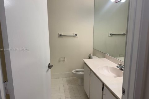 Villa ou maison à louer à Boca Raton, Floride: 2 chambres, 121.7 m2 № 1991935 - photo 10