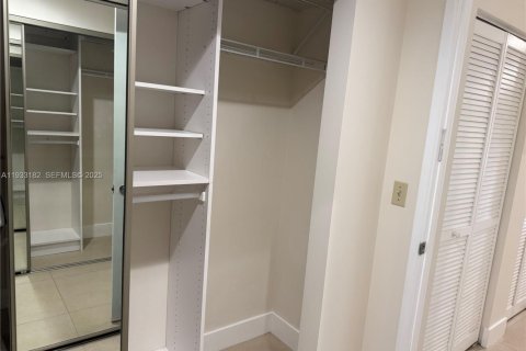 Villa ou maison à louer à Boca Raton, Floride: 2 chambres, 121.7 m2 № 1991935 - photo 14