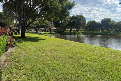 Villa ou maison à louer à Boca Raton, Floride: 2 chambres, 121.7 m2 № 1991935 - photo 2