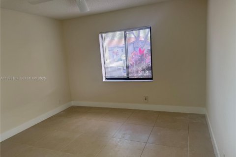 Villa ou maison à louer à Boca Raton, Floride: 2 chambres, 121.7 m2 № 1991935 - photo 13