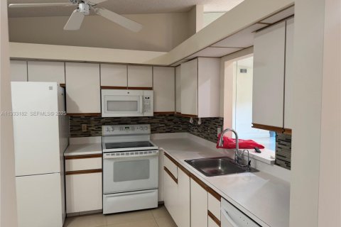 Villa ou maison à louer à Boca Raton, Floride: 2 chambres, 121.7 m2 № 1991935 - photo 8