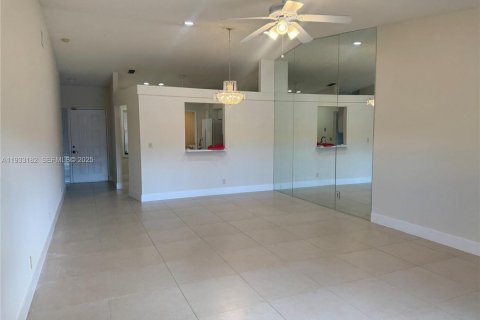 Villa ou maison à louer à Boca Raton, Floride: 2 chambres, 121.7 m2 № 1991935 - photo 6