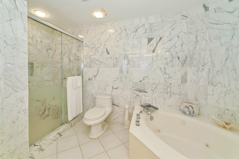 Снять в аренду кондоминиум в Сарасота, Флорида 3 комнаты, 192.31м2, № 1561610 - фото 29