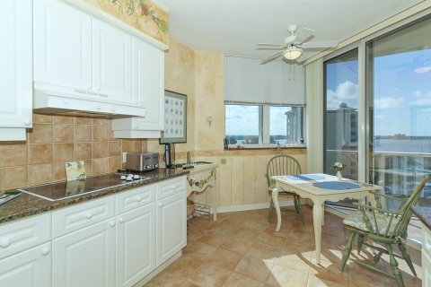 Снять в аренду кондоминиум в Сарасота, Флорида 3 комнаты, 192.31м2, № 1561610 - фото 9