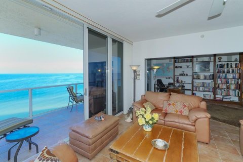 Снять в аренду кондоминиум в Сарасота, Флорида 3 комнаты, 192.31м2, № 1561610 - фото 20