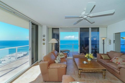 Снять в аренду кондоминиум в Сарасота, Флорида 3 комнаты, 192.31м2, № 1561610 - фото 18