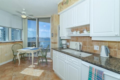 Снять в аренду кондоминиум в Сарасота, Флорида 3 комнаты, 192.31м2, № 1561610 - фото 8